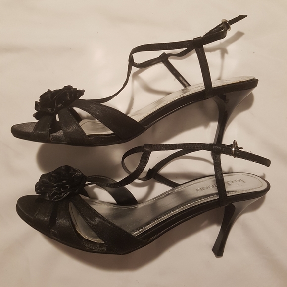 chic new black satin sandals, size 8.5 - Picture 3 of 4